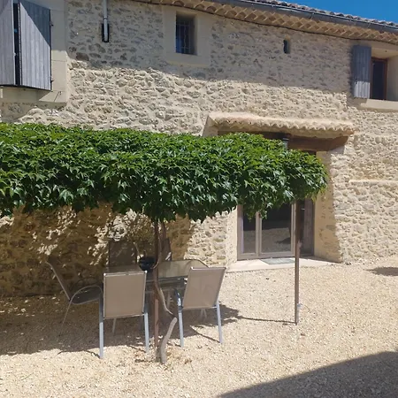 Veritable Mas Provencal Comprenant 3 En Pleine Nature