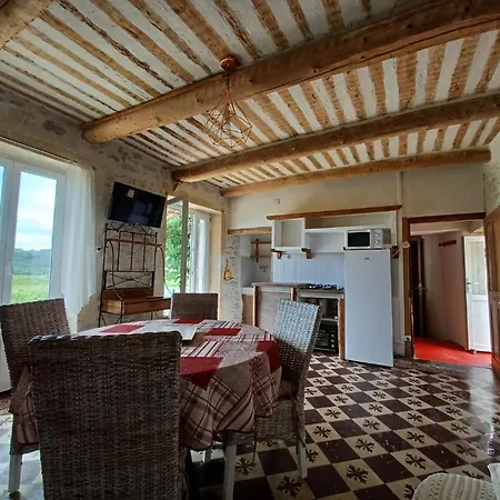 Veritable Mas Provencal Comprenant 3 En Pleine Nature
