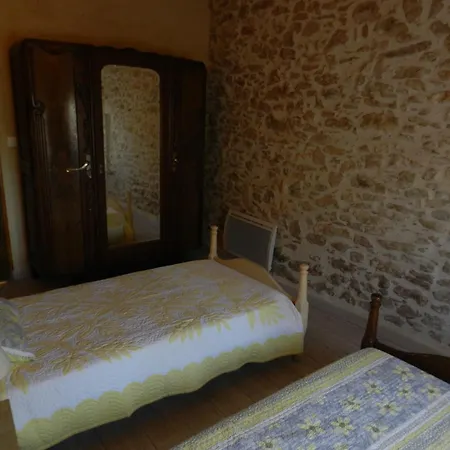 Holiday home Veritable Mas Provencal Comprenant 3 En Pleine Nature *