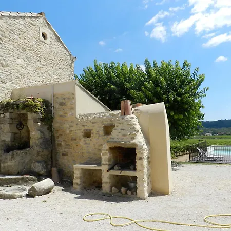 Veritable Mas Provencal Comprenant 3 En Pleine Nature Cavillargues